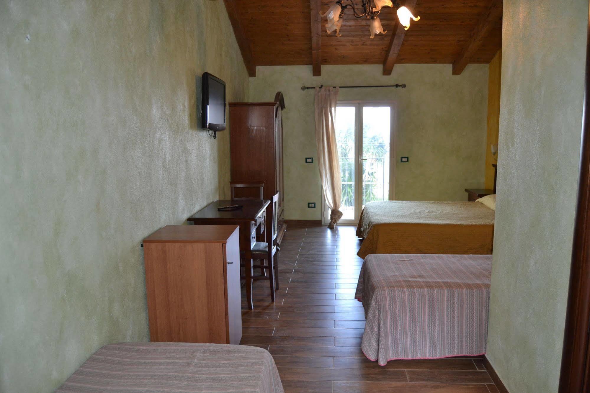 B&B Villa Chianalea ชิลลา ภายนอก รูปภาพ