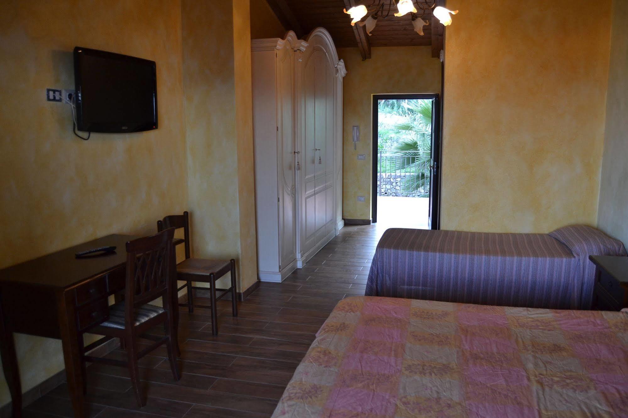 B&B Villa Chianalea ชิลลา ภายนอก รูปภาพ