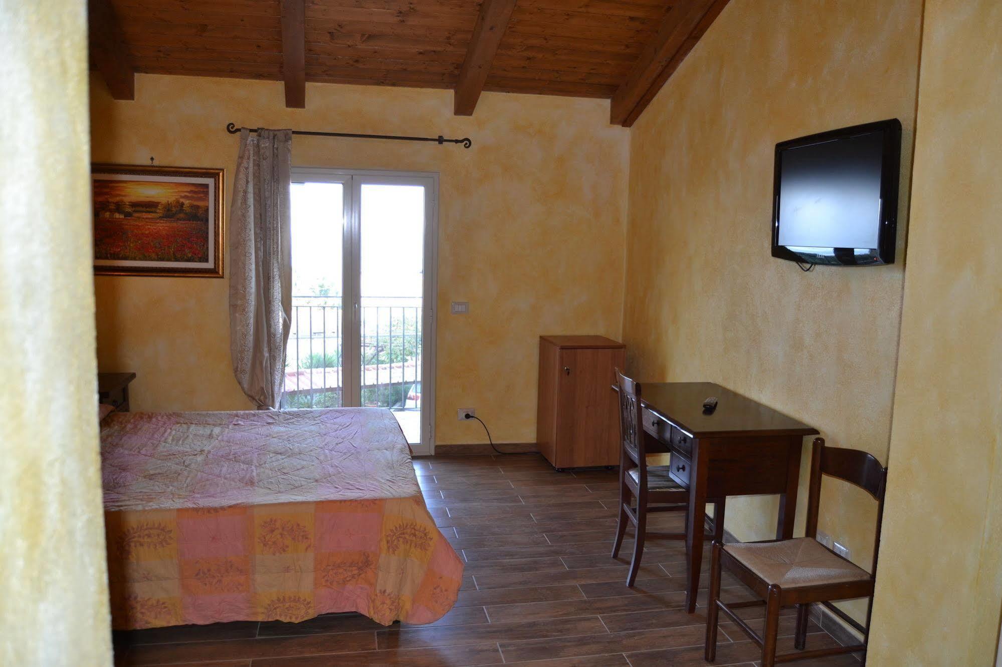 B&B Villa Chianalea ชิลลา ภายนอก รูปภาพ
