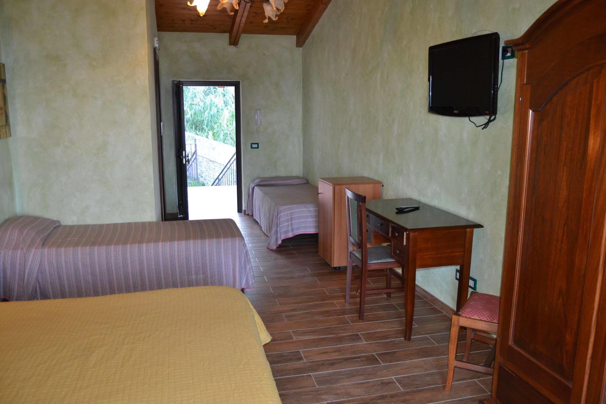 B&B Villa Chianalea ชิลลา ภายนอก รูปภาพ